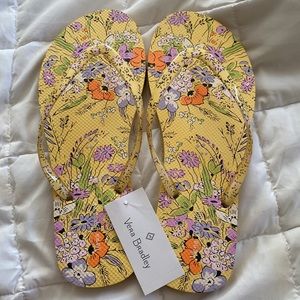 Vera Bradley flip flops              NWT